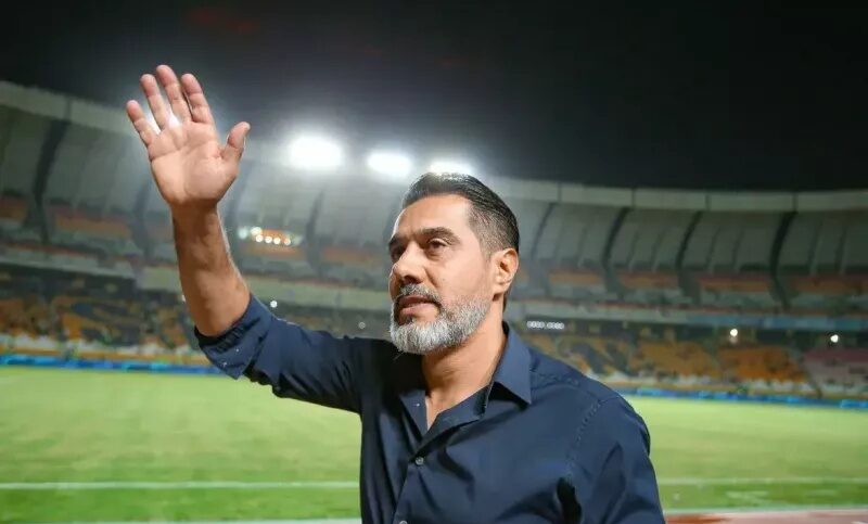 افشین پیروانی با دست پس می زند با پا پیش می کشد ؛ آقاای پیروانی این معذرت خواهی بوی معذرت خواهی نمی دهد