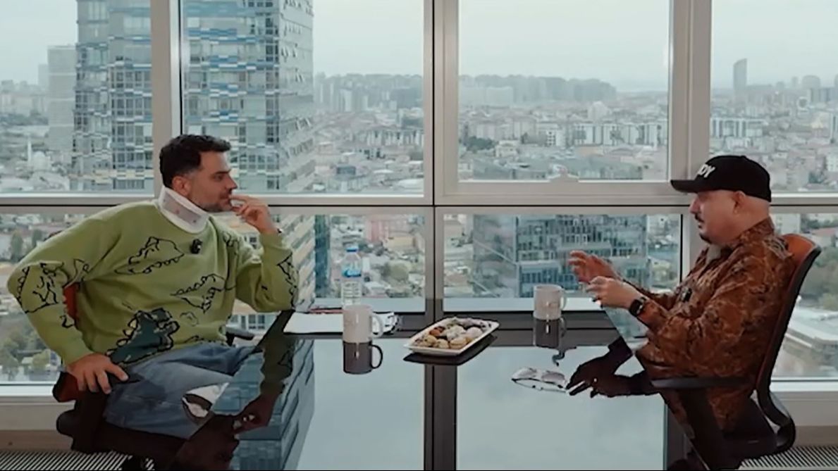 علی ضیا با سندی؛ گفت‌وگویی صمیمی که رازهای کمتر شنیده‌شده را فاش کرد!