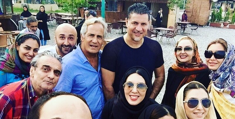 نگاهی به تیپ و استایل مصطفی زمانی، کتایون ریاحی، لیلا بلوکات، مجید مظفری، علی اوجی و علی دایی در کنار بازیگر هالیوودی سینمای ایران، مرحوم همایون ارشادی/ روحش شاد و یادش گرامی