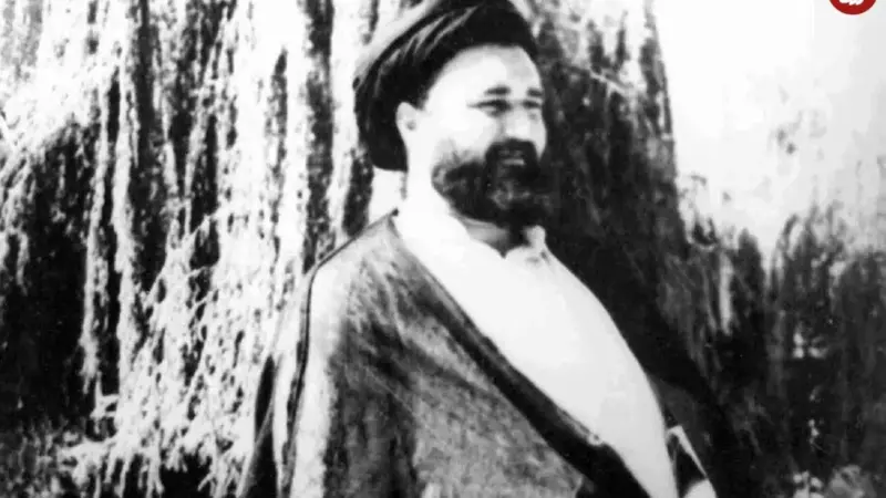 عکس| سفر در زمان؛ «سیدمصطفی خمینی» با ظاهر متفاوت در ایام تبعید در ترکیه؛ سال 1343