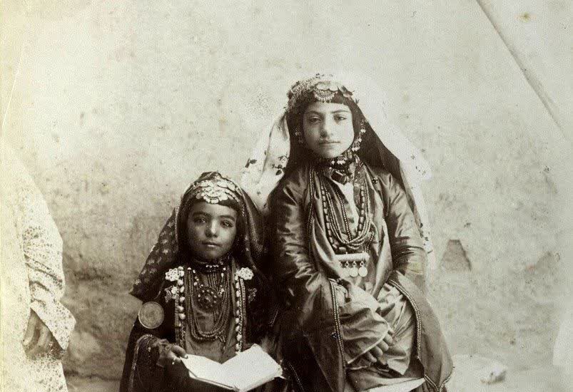 قاب تاریخ | آلبوم عکس فرزندان ناصرالدین‌شاه و زنان اشراف‌زاده ایران