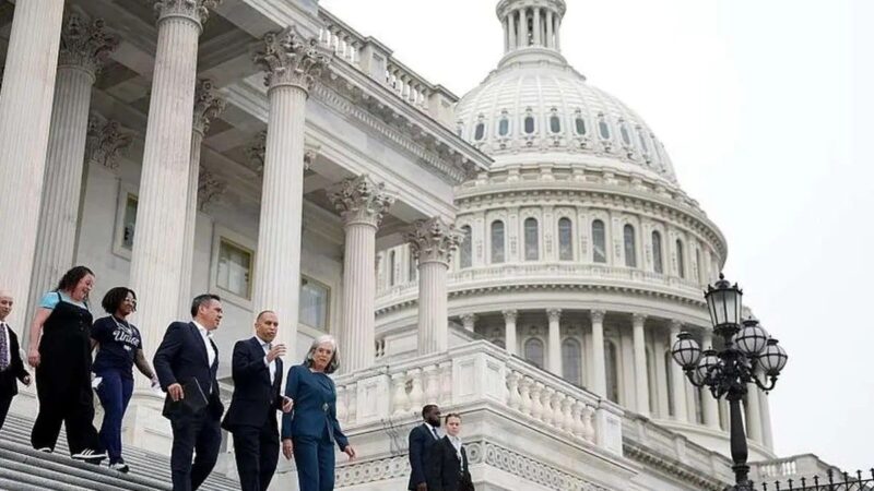 پایان طولانی‌ترین تعطیلی دولت فدرال در تاریخ آمریکا/ توافق سناتورها برای پایان تعطیلی دولت آمریکا پس از ۴۰ روز