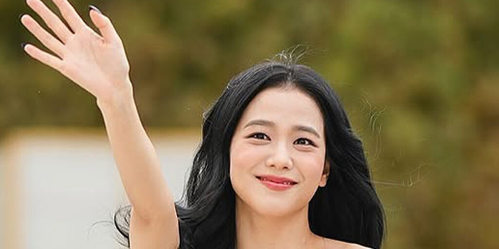 تغییر شگفت‌انگیز جیسو با موهای کوتاه در تبلیغات دیور؛ واکنش‌های جنجالی طرفداران!