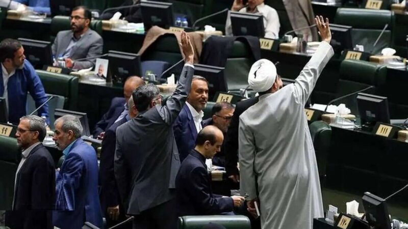 نمایندگان مجلس با فریادهایشان دلار را به اوج بردند؛ پشت پرده التهاب بازار چیست؟