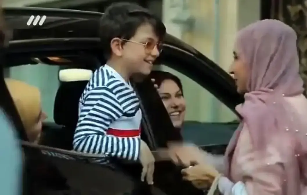 عکس| سفر زمان؛ چهرۀ «علی ثروتیان» (سریال آنام) در 17 سالگی در کنار «حامد بهداد»