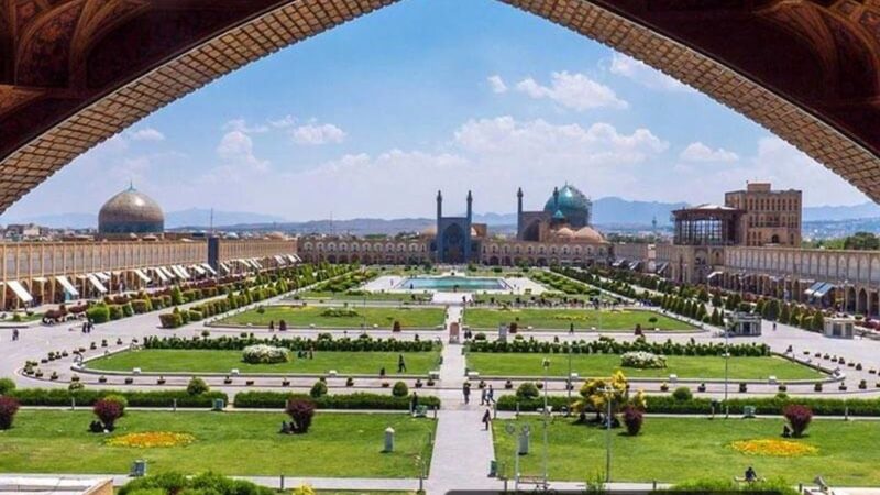 تصویر نایاب ژان دیولافوا از میدان نقش جهان در عصر قاجار که تاریخ را متحیر کرد