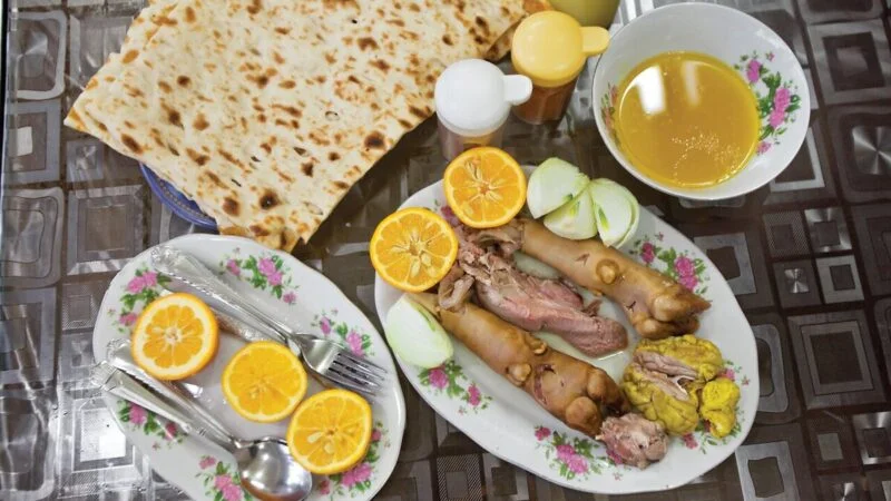 سفر به گذشته با مستانه مهاجر در کنار ناصر ملک‌مطیعی در اکران یک فیلم تاریخی!