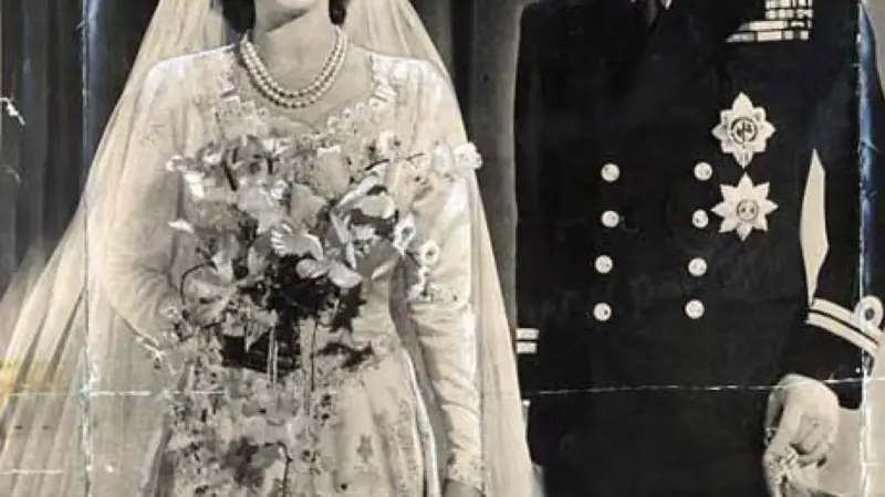 ماجرای عجیب فروش تکه کیک عروسی ملکه که همه را شوکه کرد! + عکس