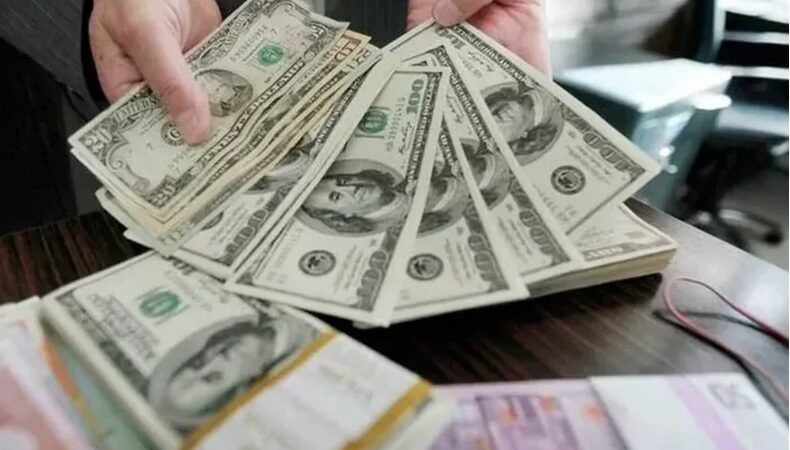 قیمت دلار 8 دی 1404؛ افزایش قیمت دلار لحظه‌ای شد