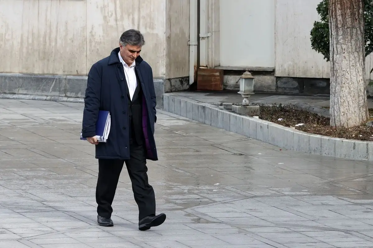 محمدرضا فرزین واقعاً از ریاست بانک مرکزی کناره‌گیری کرد؟