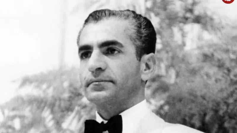 عکس نایاب از محمدرضا پهلوی با سبیل در 29 سالگی؛ قبل از ترور تاریخی‌اش در سال 1327