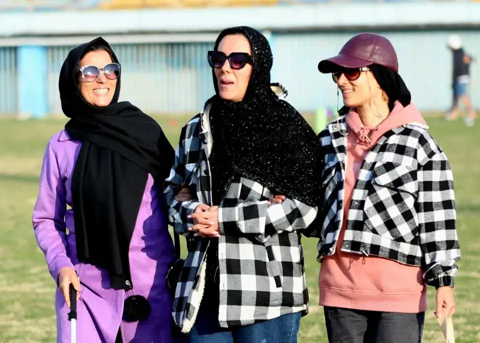 روشندلان قزوینی چگونه با حضور در تمرین شمس‌آذر، فوتبال را از نو معنا کردند؟