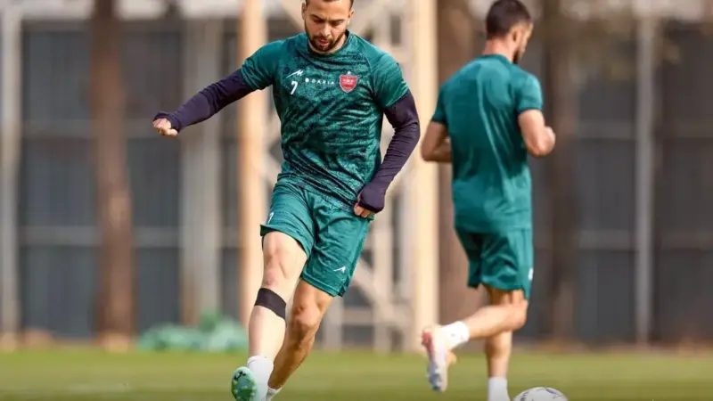 سروش رفیعی؛ شماره هفت پرسپولیس در اوج برای دربی جنجالی آماده می‌شود