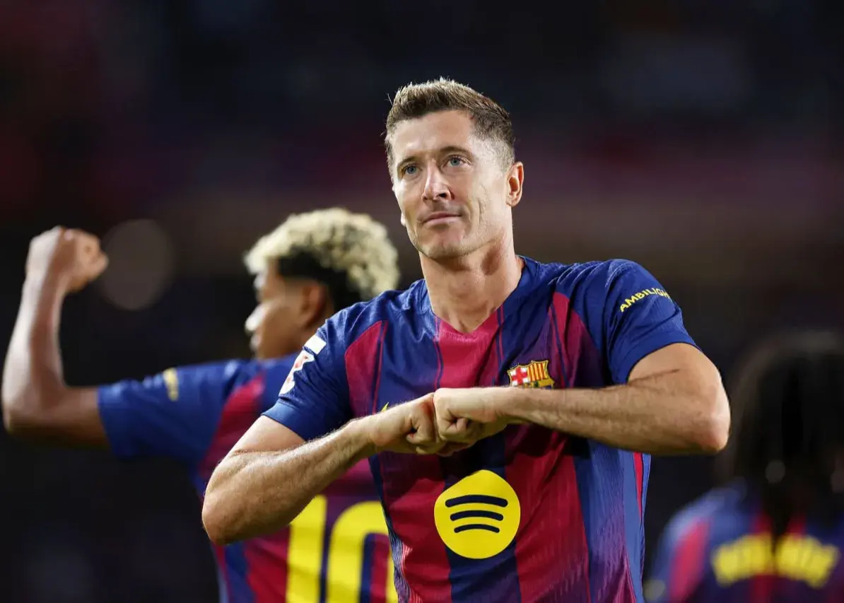 لواندوفسکی با اراده‌ای آهنین به مادرید رفت؛ آیا در کوپا دل ری بازی خواهد کرد؟