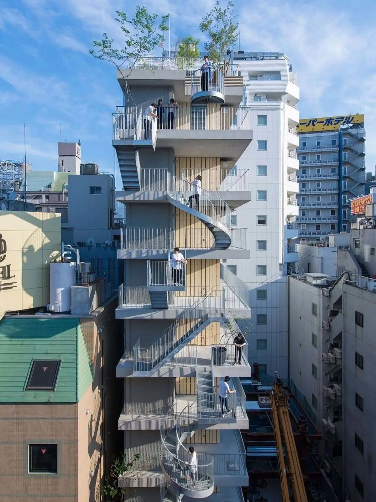 تصویری نادر از پری امیرحمزه در 40 سالگی؛ اولین گام‌های سینمایی در سال 54