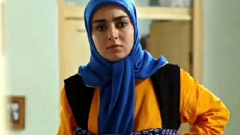 مهشید جوادی با استایل قرمز جذابش در جشن یلدا همه را شگفت‌زده کرد!