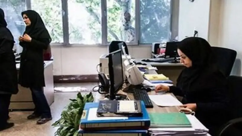 لباس زرشکی را  با هر رنگی نپوشید/ ویدئو