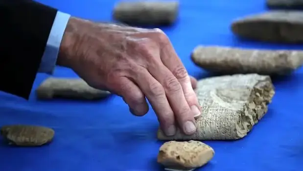 نگاهی نادر به محمد متوسلانی 90 ساله در کنار اکبر عبدی؛ سفر زمان به سینمای قبل انقلاب!