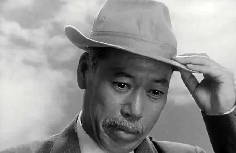 نگاهی نادر به علی ثروتیان و برادر دوقلویش در 16 سالگی کنار پرواز همای!