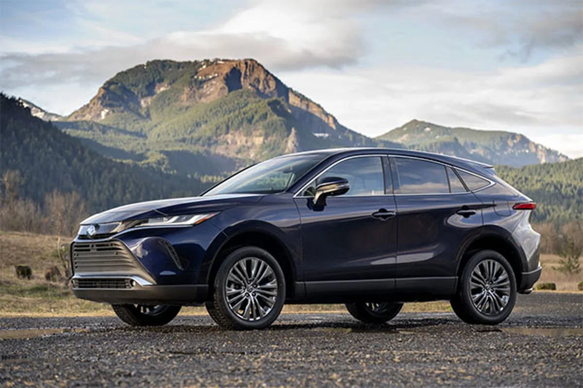 Toyota Venza؛ انتخابی آرام و هوشمندانه برای بزرگ‌سالان موفق!