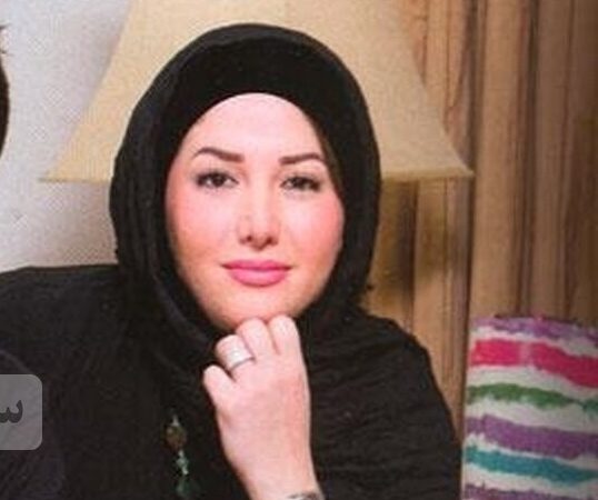 نگاهی به خونه زندگی لوکس و دلباز رضا داوود نژاد با رونمایی از عکس آتلیه‌ای بزرگی از خواهر همسرش، عسل بدیعی+عکس/ چه مبلمان خوش رنگ و باکلاسی😍