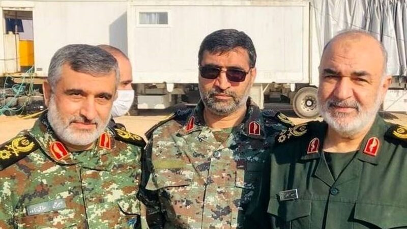 تجلی کوه سربلندی روی سنگ مزار مشترک شهیدان حاجی‌زاده و باقری؛ طراحی ویژه‌ای که همه را تحت تأثیر قرار داد