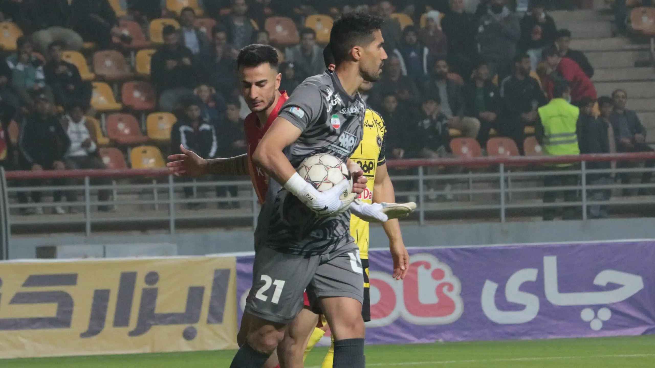 سیدحسین؛ از ذخیره تا کاپیتان طلایی استقلال؛ راز روزهای درخشان گلر مغضوب!