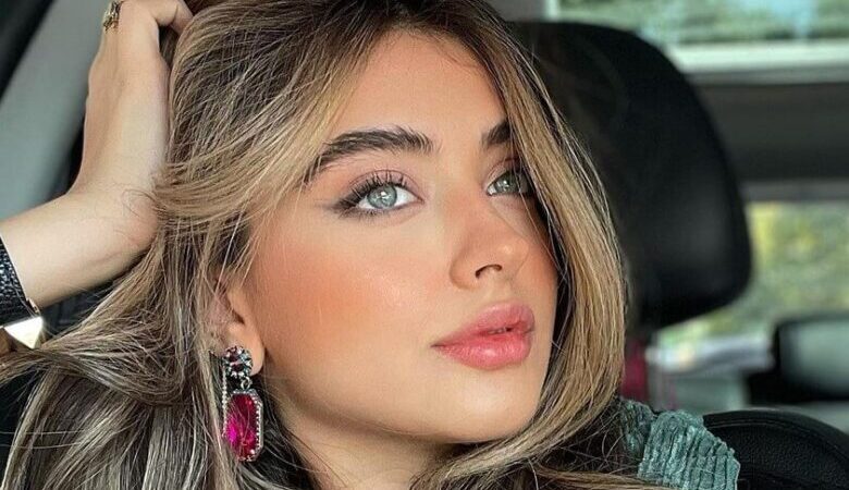 بیوگرافی کیمیا حسینی؛ مدل و بیوتی بلاگر ایرانی که پنجاهمین زن زیبای ۲۰۲۵ شد