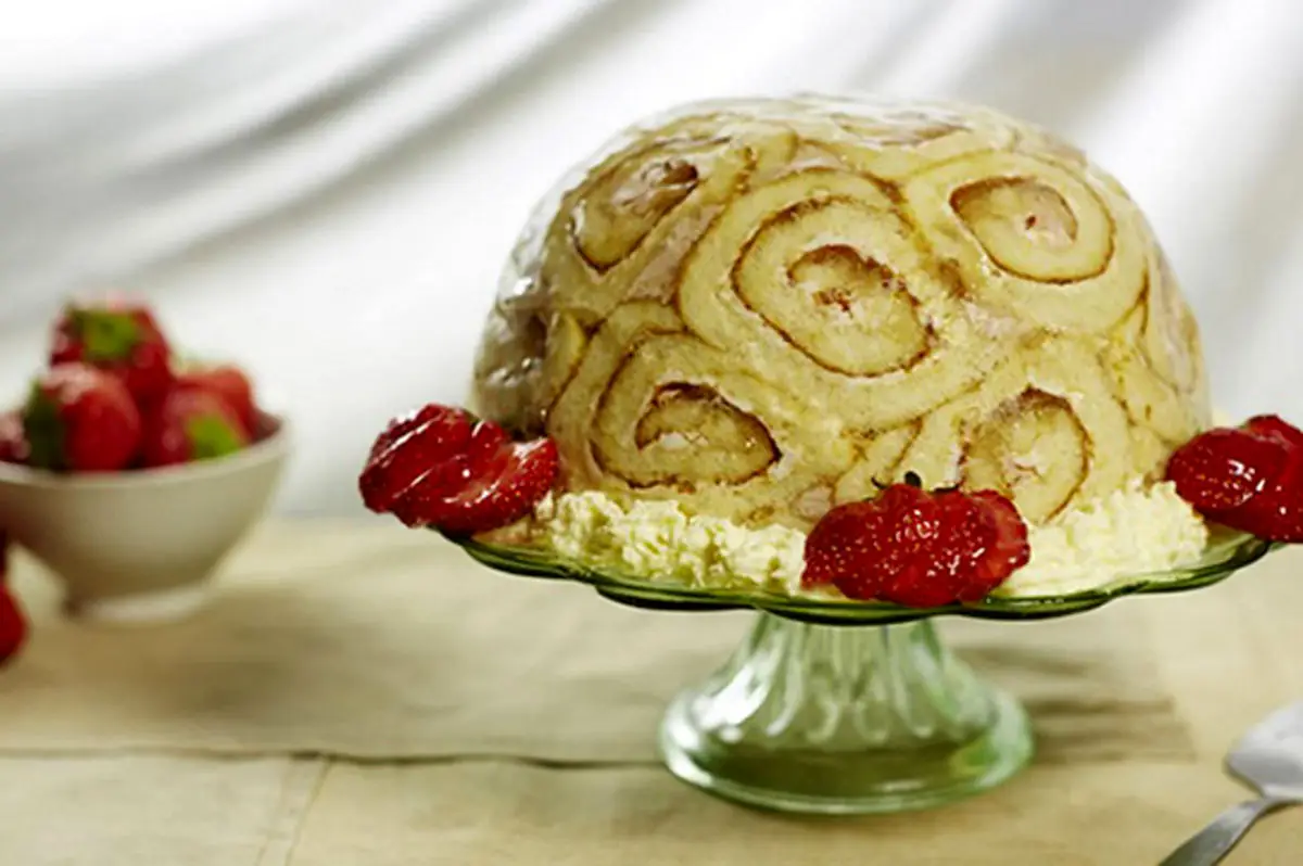 طرز تهیه دسر شارلوت یخچالی با موز و گردو