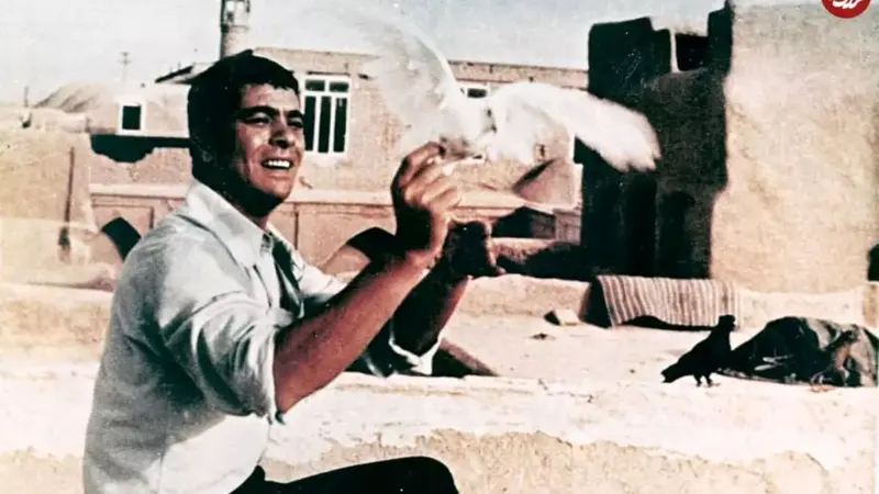 سفر شگفت‌انگیز به سال ۱۳۱۷؛ عکس نادر «بهروز وثوقی» یک ساله در کنار مادر و اقوامش