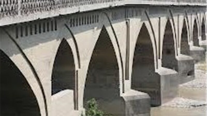 پل 300 ساله محمدحسن‌خان در بابل زیر سایه بی‌تدبیری مسئولان در حال نابودی است!