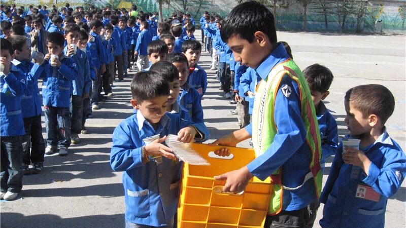 شروع توزیع شیر رایگان برای 190 هزار دانش‌آموز ابتدایی در کرمانشاه؛ قدرت و سلامت در هر جرعه!