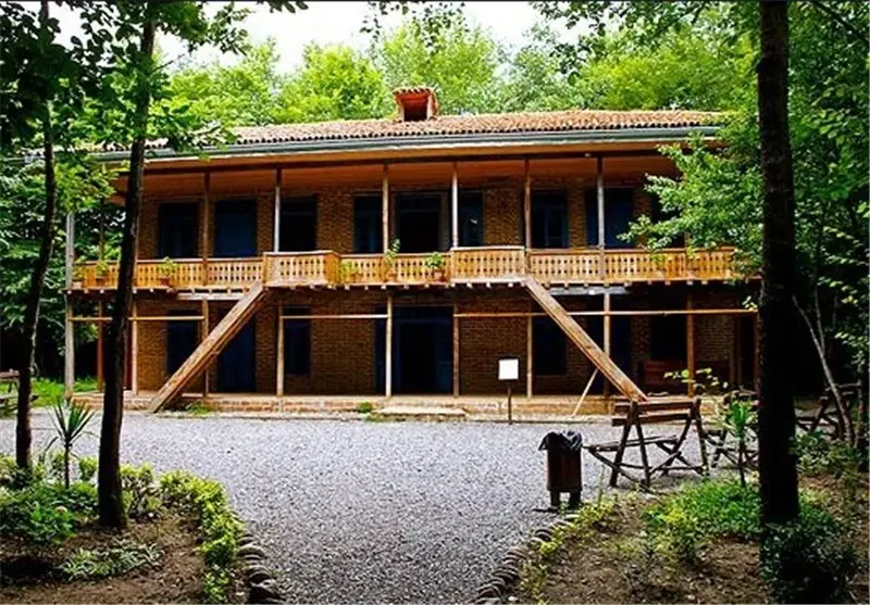 وزیر میراث با وعده‌های تازه، تکمیل دهکده گردشگری گلستان را سرعت داد!