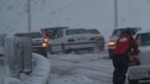 بارش برف، باران و مه غلیظ در خراسان رضوی؛ جاده‌ها خطرناک و لغزنده شدند!