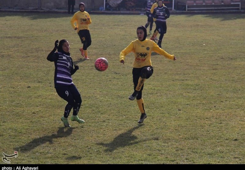 فوتبال بانوان/ شکست بانوان سپاهان مقابل مدافع عنوان قهرمانی