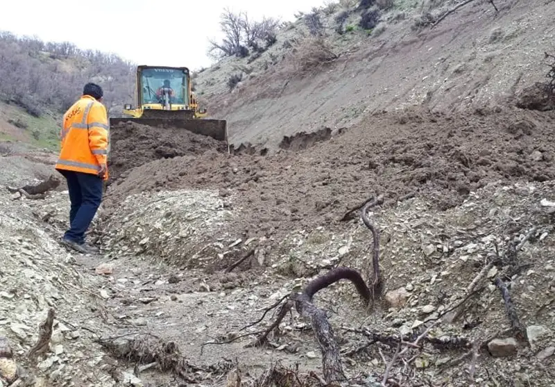 سکوت جاده‌های روستایی چاروسا و قطعی برق، مردم را در محاصره بحران قرار داد