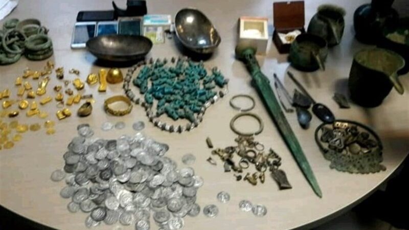 بازداشت باند قاچاقچیان اشیای تاریخی در بانه؛ کشفیات حیرت‌انگیز زیر ذره‌بین پلیس!