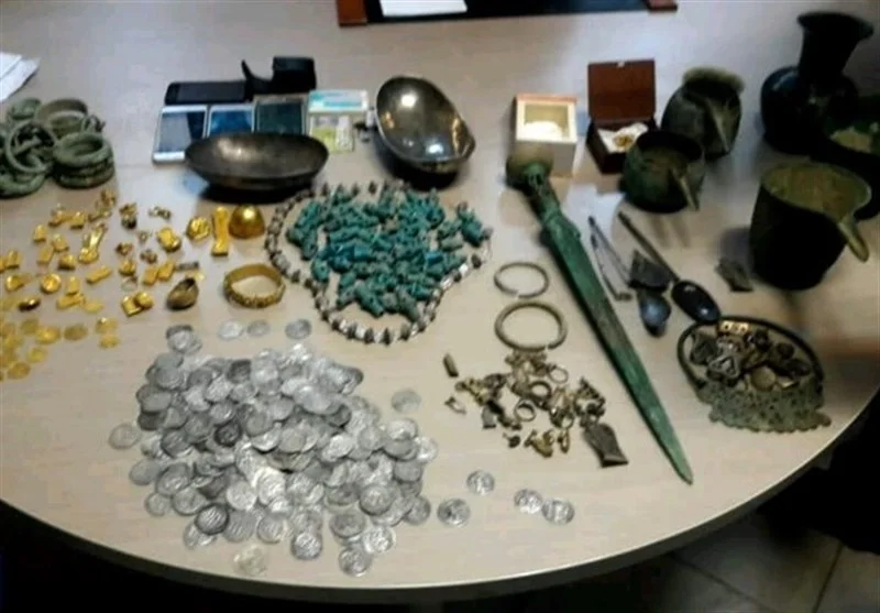 بازداشت باند قاچاقچیان اشیای تاریخی در بانه؛ کشفیات حیرت‌انگیز زیر ذره‌بین پلیس!