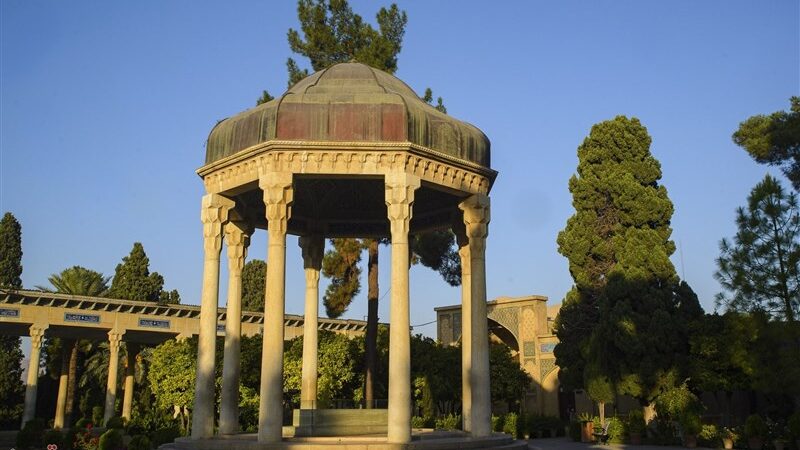 بازگشت دیوان حافظ به بازار با نسخه‌ای کهن و پرحاشیه؛ «الا یا ایهاالساقی» از حافظ است یا یزید؟