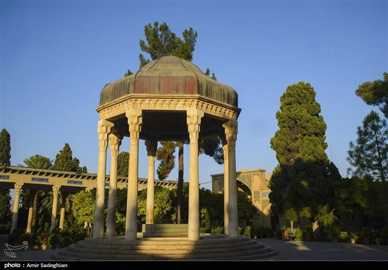 بازگشت دیوان حافظ به بازار با نسخه‌ای کهن و پرحاشیه؛ «الا یا ایهاالساقی» از حافظ است یا یزید؟