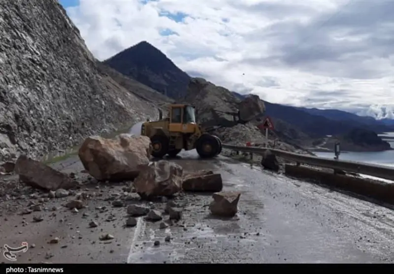 بارش بی‌سابقه باران و برف در فارس؛ جاده‌ها بسته و رانش کوه جان‌ها را تهدید می‌کند!