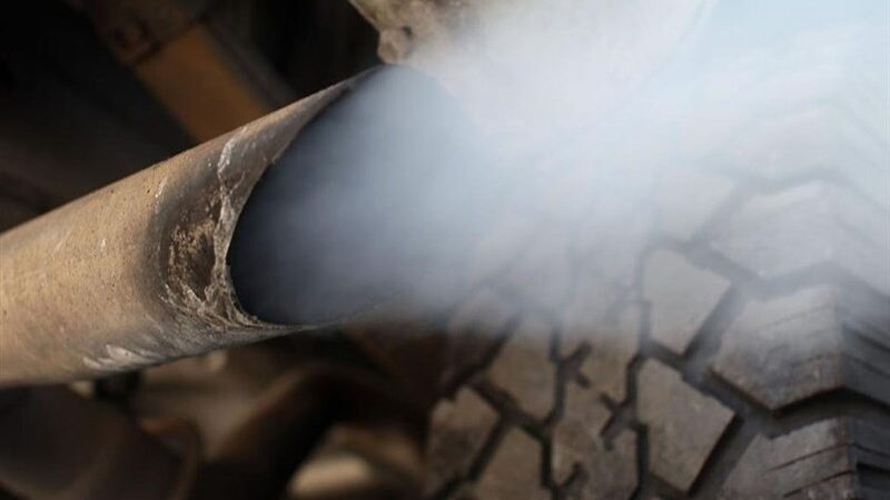 پلیس کاشان با خودروهای دودزا مقابله کرد؛ ۹۸ متخلف در دام قانون افتادند!