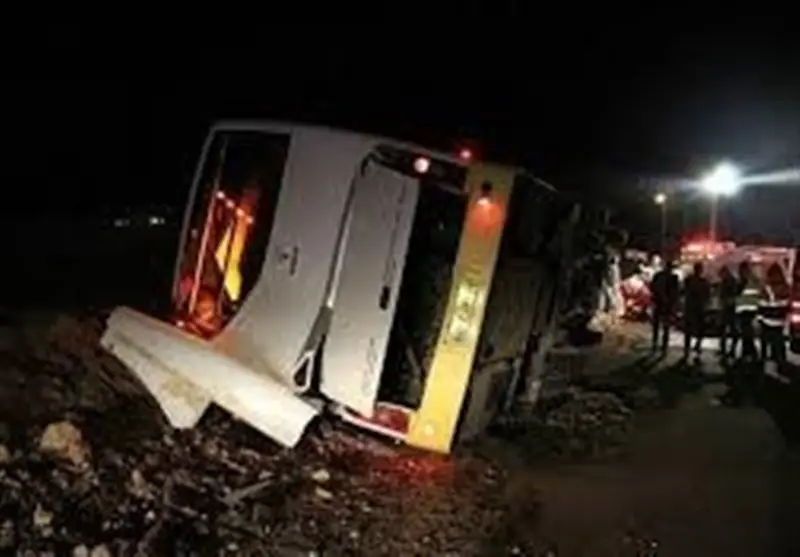 واژگونی دلخراش اتوبوس در محور اصفهان-نطنز؛ 13 کشته و 11 مصدوم به جا ماند