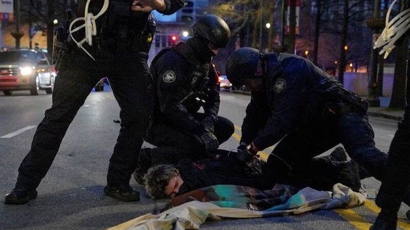 آمار وحشتناک حقوق بشر آمریکایی فقط در یکسال؛ پلیس فقط 2روز آدم نکشت!