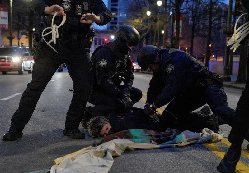 آمار وحشتناک حقوق بشر آمریکایی فقط در یکسال؛ پلیس فقط 2روز آدم نکشت - وب‌گردی