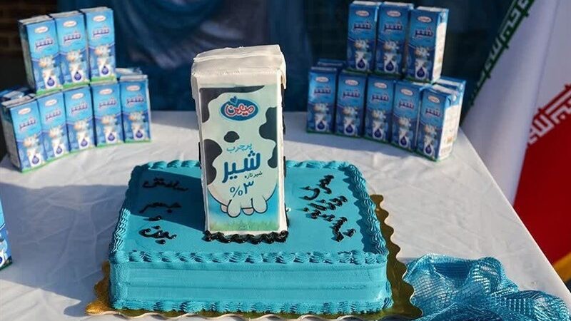 230 هزار دانش‌آموز شیر رایگان می‌گیرند