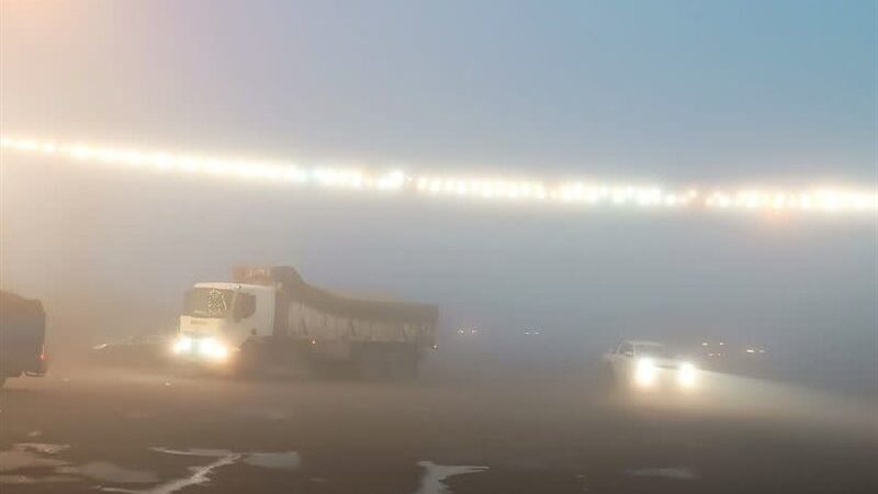 مه‌گرفتگی شدید در گردنه‌های فارس؛ تردد در جاده‌ها به چالش کشیده شد