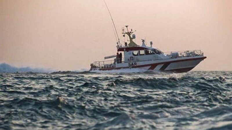 نجات نفس‌گیر 14 خدمه شناور در 29 ساعت پایش بی‌وقفه در آب‌های هرمزگان