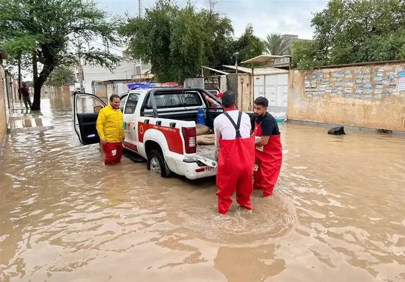 تلاش نیروهای امدادی برای کمک به 2970 نفر در خوزستان - وب‌گردی