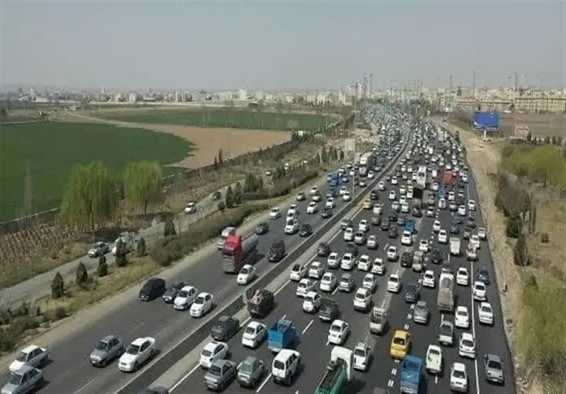 تصادف مهیب اتوبوس در آزادراه تهران–کرج؛ ترافیک سنگین دوطرفه به اوج رسید